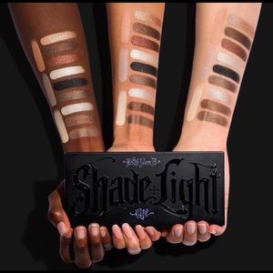 Shade and light eye glimmer eyeshadow